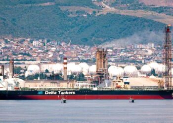 بحیرۂ احمر میں 23 اگست کو حوثی حملے کے بعد سے یونانی پرچم بردار جہاز آگ کی لپیٹ میں