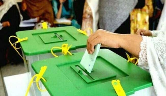 پاکستان الیکشن کمیشن نے کم خواتین امید واروں کو ٹکٹ دینے پر کئی جماعتوں کو طلب کیا
