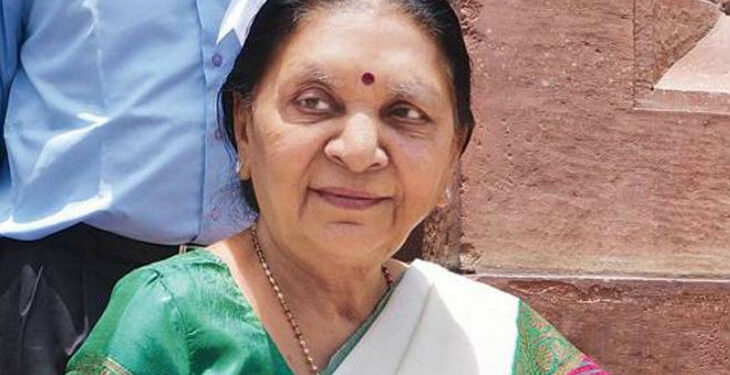 آنندی بین نے پیرا شوٹرز اونی  لیکھرا اور مونا اگروال کو مبارکباد دی