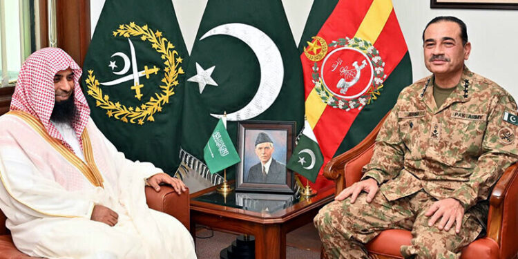 امام مسجد نبویﷺ کا دورہ پاکستانی عوام کیلئے اعزاز کی بات ہے، سربراہ پاک فوج