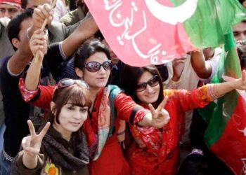 کاہنہ میں تحریک انصاف کے جلسے کا میدان سج گیا