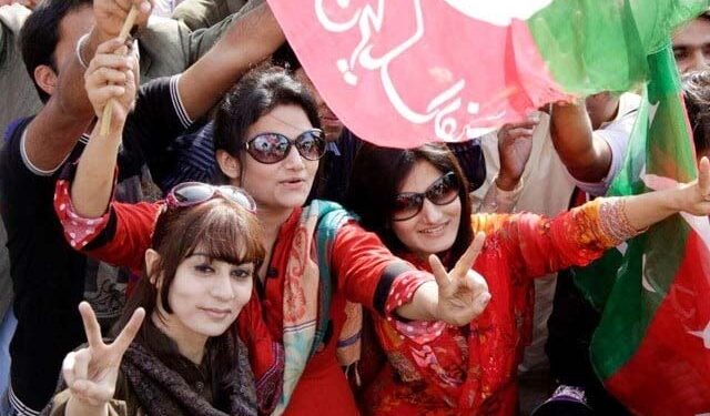 کاہنہ میں تحریک انصاف کے جلسے کا میدان سج گیا