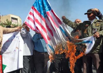 لبنان میں جاری ‘خون ریزی کے خلاف ایران، یمن میں دسیوں ہزار افراد کا احتجاج