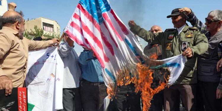 لبنان میں جاری ‘خون ریزی کے خلاف ایران، یمن میں دسیوں ہزار افراد کا احتجاج