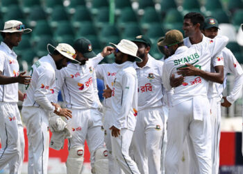 حسن محمود اور ناہید رانا نے پاکستان کو 172 رنز پر سمیٹ دیا