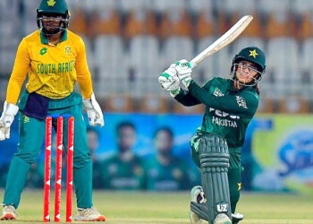 پاک خاتون کرکٹ ٹیم نے جنوبی افریقہ کو شکست دے کرتین میچوں کی سیریز 1-1 سے برابرکی