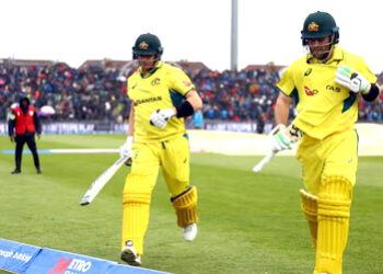 بارش کی وجہ سے ہونے والے ون ڈے میں آسٹریلیا نے انگلینڈ کو 49 رنز سے شکست دے دی