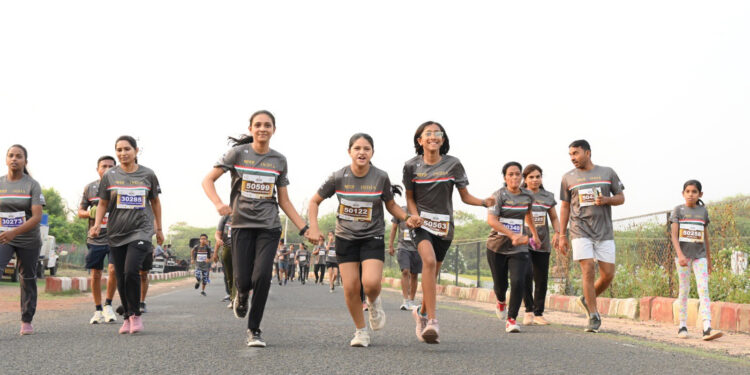 فٹنس، اتحاد اور کمیونٹی کی شرکت کو فروغ دینے کے لیے میراتھن میں دو ہزار رنرز دوڑے