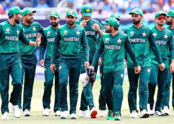 پاکستان کرکٹرز پر اہلخانہ کو باہر لے جانے پر پابندی کی درخواست دائر