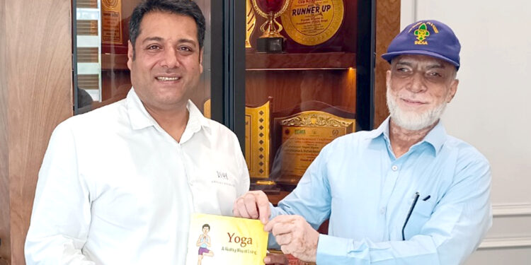 تندرستی سو سال سے آگے تک لے جانیوالی اور جوانی 70 سال سے آگے تک بڑھانے والی، آزمودہ حکیمی داؤ  پینچ  کے ساتھ، یوگا ریاضتوں والے نسخے، بنے سہارن پور کے اساتذہ کی پسند