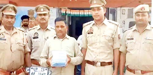 فون پر دھمکی دینے والے فر ضی آئی پی ایس افسر کو پو لیس نے گرفتار کیا