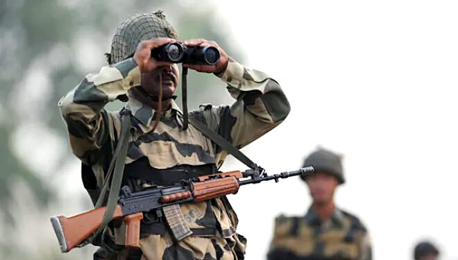 بی ایس ایف اور فوجی افسران کے ساتھ سیکورٹی صورتحال کا جائزہ لیا