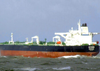 حوثی حملے سے شدید متاثرہ بحری جہاز ‘ایم وی سونیون’ محفوظ علاقے میں پہنچا دیا گیا