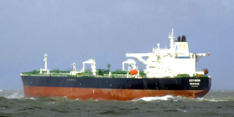 حوثی حملے سے شدید متاثرہ بحری جہاز ‘ایم وی سونیون’ محفوظ علاقے میں پہنچا دیا گیا