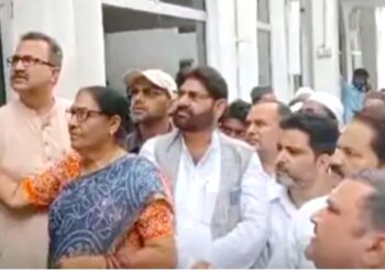 قبر کھود کر سر کاٹ نے پر کارروائی کا مطالبہ