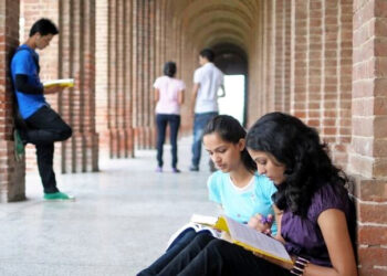 کینیڈا کی غیرملکی طلبا پر پابندیاں سخت، ’انڈین زیادہ متاثر ہوں گے‘