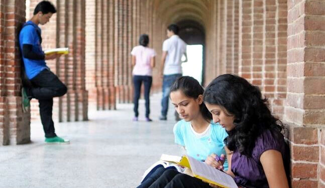 کینیڈا کی غیرملکی طلبا پر پابندیاں سخت، ’انڈین زیادہ متاثر ہوں گے‘