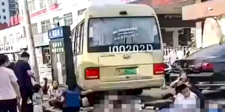 چین میں اسکول بس بچوں پر چڑھ دوڑی؛11 طلبا ہلاک