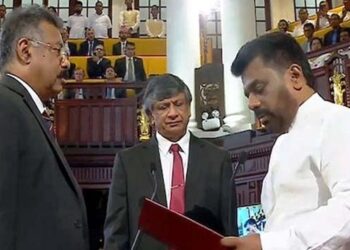 سری لنکا میں نومنتخب صدر نے حلف اُٹھالیا ؛ وزیرِاعظم مستعفیٰ