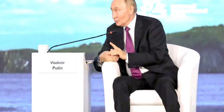 روس شمالی سمندری راستے سے سامان کی آمدورفت میں اضافہ کرے گا: پوٹن