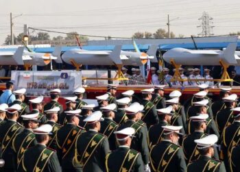 ایران نے بڑھتی ہوئی کشیدگی کے درمیان نئے ڈرون اور میزائل کی رونمائی کی