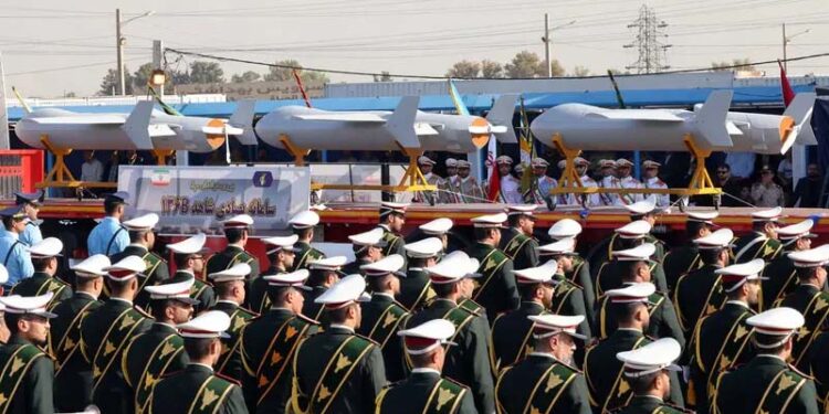 ایران نے بڑھتی ہوئی کشیدگی کے درمیان نئے ڈرون اور میزائل کی رونمائی کی