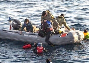 تارکین وطن کو لے جانے والی کشتی ڈوب گئی؛ 12 افراد ہلاک