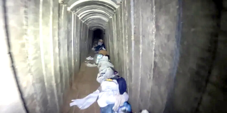 اسرائیلی فوج نے چھ قیدیوں کی لاشوں والی سرنگ کی وڈیو جاری کر دی