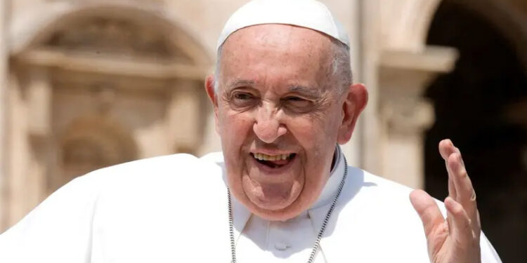 مسیحی پوپ فرانسس ایشیا پیسفک کے دورے کے سلسلے میں انڈونیشیا پہنچ گئے