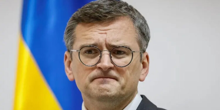 یوکرین میں دوسری بڑی تبدیلی، فضائیہ سربراہ کے بعد وزیر خارجہ بھی مستعفی