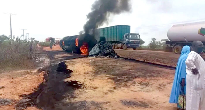 نائیجیریا: ٹینکر اور ٹرک میں ٹکر، 48 افراد، 50 مویشی ہلاک