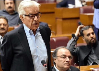 علی امین گنڈا پور ساری رات کوہسار کمپلیکس میں معافیاں مانگتا رہا، خواجہ آصف