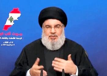 جاسوس نے مصافحہ کرتے ہوئے خاص مادہ حسن نصراللہ کے ہاتھوں پر لگا دیا تھا