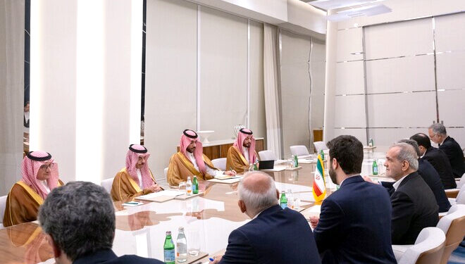 سعودی وزیرخارجہ اور ایرانی صدر کی دوحہ میں ملاقات، خطےکی صورتحال پر تبادلہ خیال
