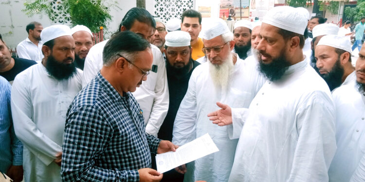جمعیۃعلماء شہر نے ضلع مجسٹریٹ کو مکتوب دے کر گستاخ نبی کے خلاف سخت کارروائی کا مطالبہ کیا