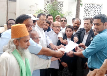 ڈاسنا کے مندر کے پجاری مہنت گستاخ رسول کے خلاف کارروائی کا مطالبہ وکلا نے بھی کیا