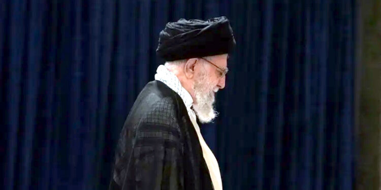 اسرائیل پر حملے کا حکم خامنہ ای نے دیا ، محفوظ جگہ پر ہیں : ایرانی ذمے دار