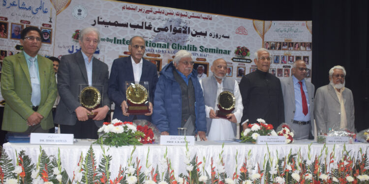 غالب انسٹی ٹیوٹ کے زیر اہتمام سہ روزہ بین الاقوامی غالب تقریبات کا افتتاح