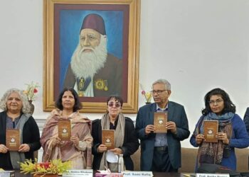 فطرت کی شاعری، قدرتی مظاہر کے ساتھ انسانی چھیڑچھاڑ کے خلاف آواز بلند کرتی ہے