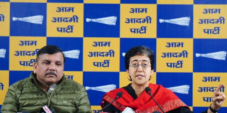 بی جے پی بھی کانگریس امیدواروں کو فنڈ دے رہی ہے:آتشی