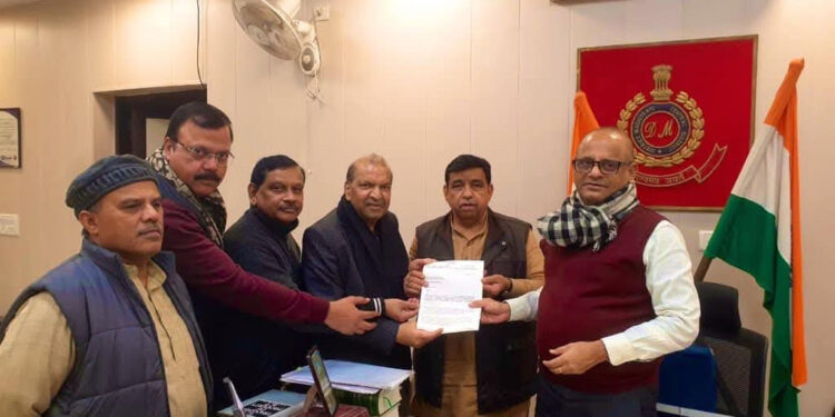 ڈی ایم کو میمورنڈم دے کر سینٹرل ضلع  کانگریس نے امت شاہ سے مانگا استعفیٰ