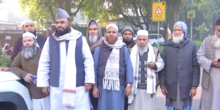 دہلی وقف بورڈ آئمہ حضرت تنخواہ نہ ملنے سے  پریشان، کجریوال سے نہیں ملنے دیا گیا