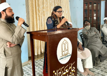 مدرسہ کے تعلیمی نظام و نصاب کو دیکھ کر حیران و ششدر ہوں:امریکی صحافی سیما اظہرالدین