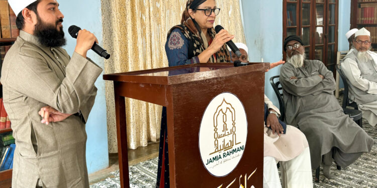 مدرسہ کے تعلیمی نظام و نصاب کو دیکھ کر حیران و ششدر ہوں:امریکی صحافی سیما اظہرالدین