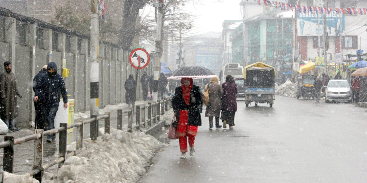 درمیانی درجے کی برفباری اور بارشوں کی پیشگوئی