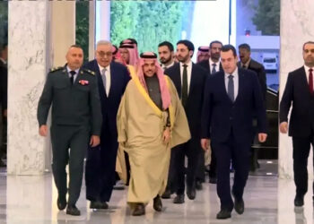 دہائی بعد سعودی وزیر خارجہ کا دورہِ لبنان ، مکمل اسرائیلی انخلا کا مطالبہ