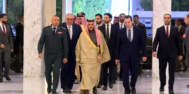 دہائی بعد سعودی وزیر خارجہ کا دورہِ لبنان ، مکمل اسرائیلی انخلا کا مطالبہ