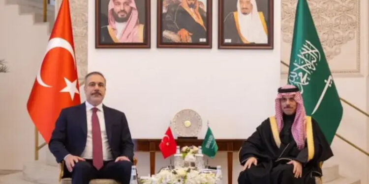 سعودی اور ترک وزرائے خارجہ کے درمیان علاقائی اور بین الاقوامی صورت حالات پر تبادلہ خیال
