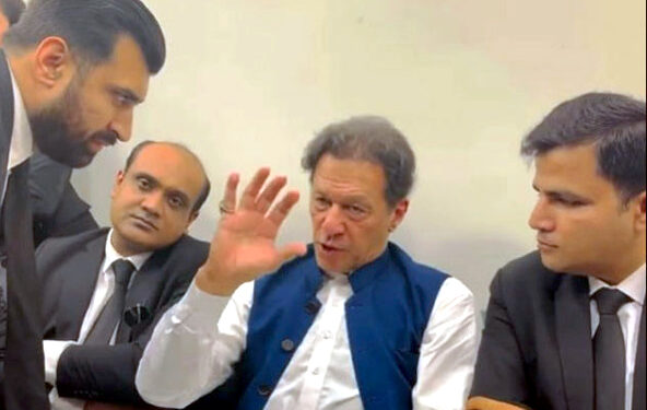 عمران خان کا حکومت کے ساتھ جاری مذاکرات ختم کرنے کا اعلان