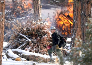 امریکہ میں آگ اور برف ایک ساتھ، دنیا حیران